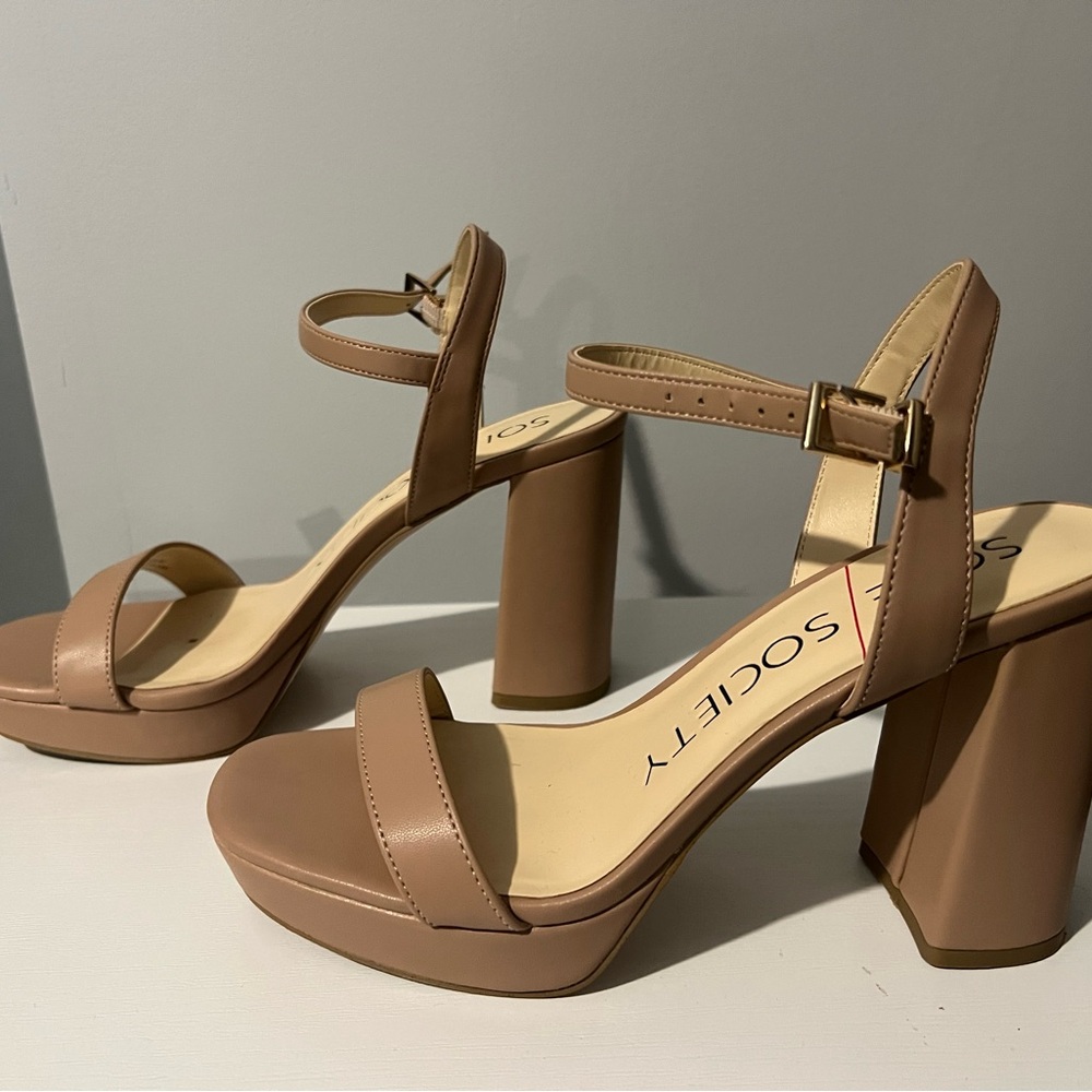 Sole Society Tan Beige Block Heel Sandals